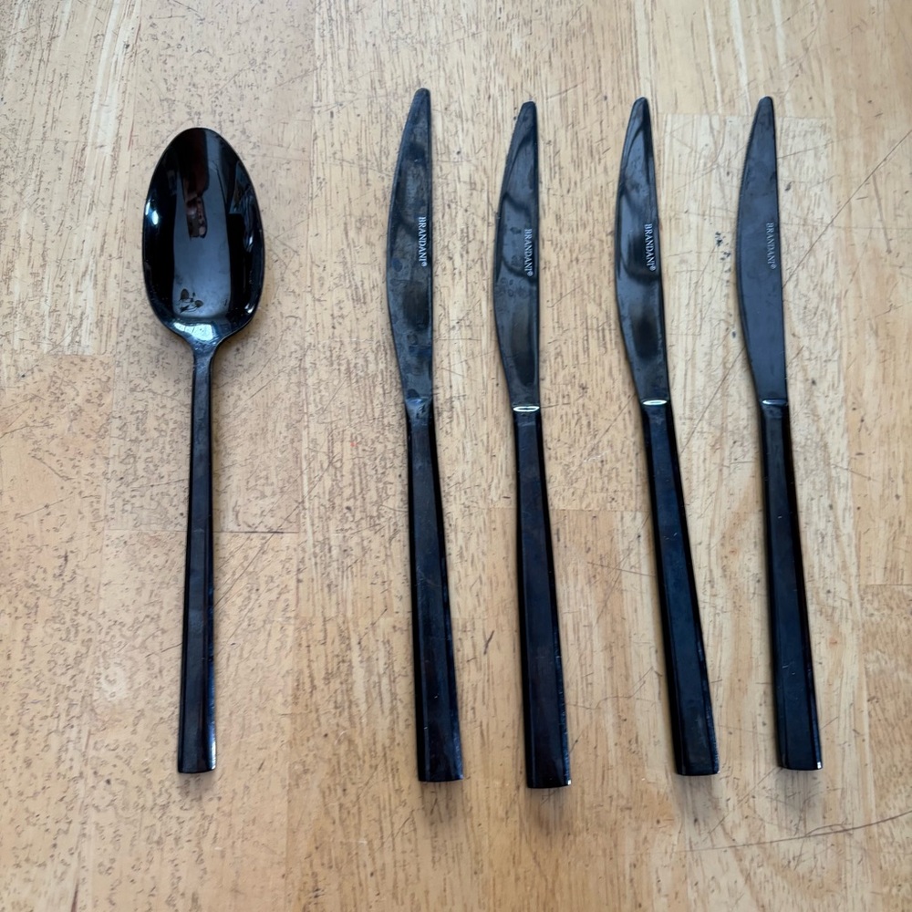 Brandani Cutlery Black Flatware‎ Four 9.25” Knives One 8”  Spoon